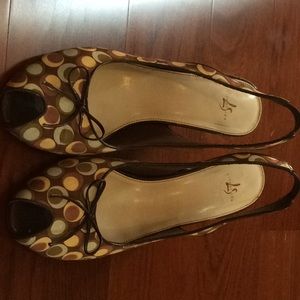 Comfy Multi colored heels! Size 9